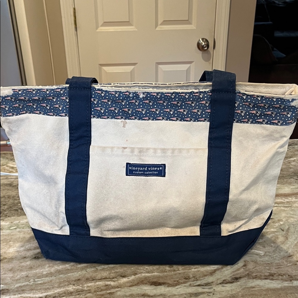 Vineyard Vines NE Patriot’s tote.